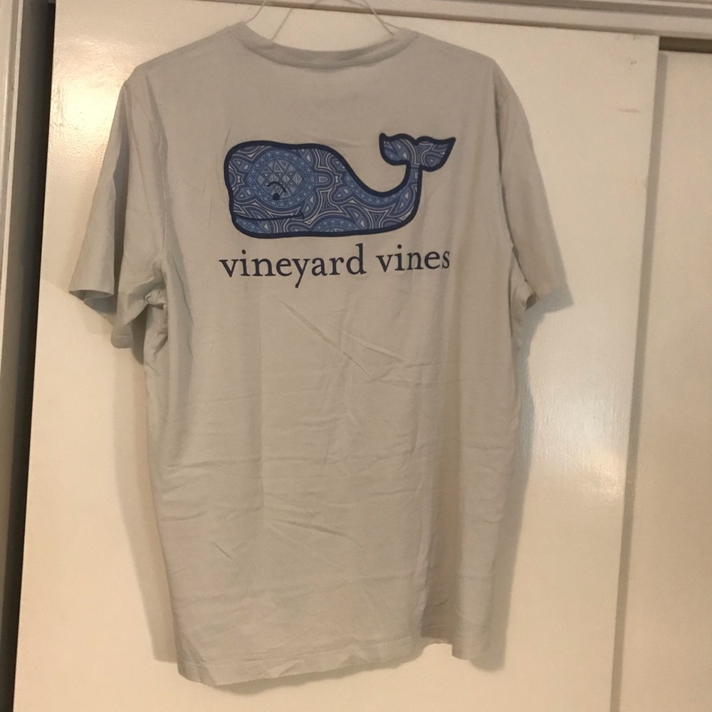 Vineyard Vines light blue large t shirt